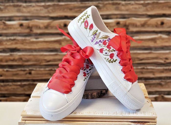 Снимка на Spring flowers red sneakers