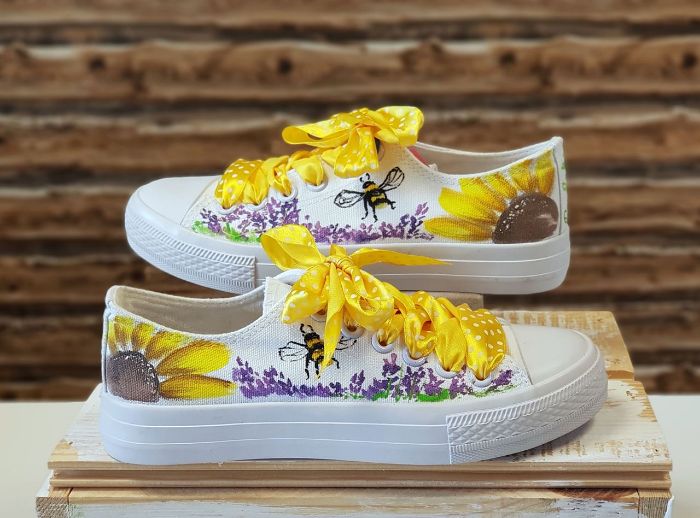 Снимка на Lavender, bee and sunflower sneakers