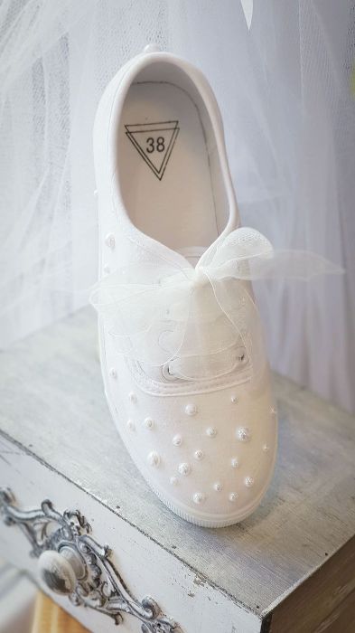 Снимка на Pearls wedding sneakers