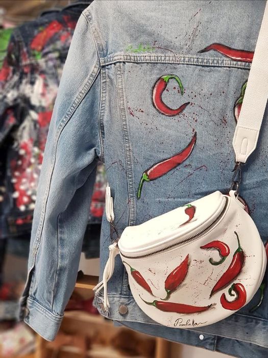 Снимка на Hot Pepper cross-body bag