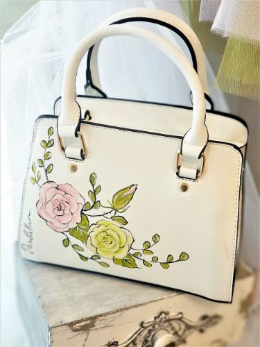Снимка на Cute little roses wedding bag 