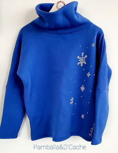 Снимка на Snowflakes Polo Sweatshirt