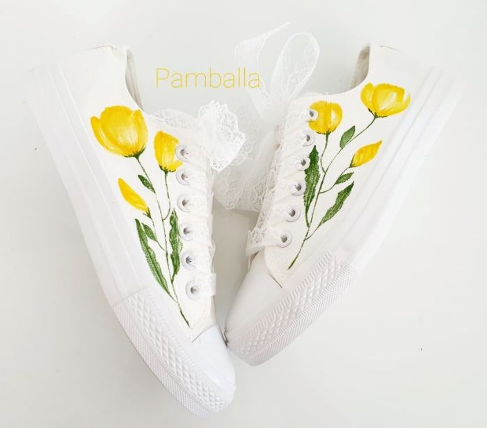 Снимка на Eustoma Flower Yellow wedding sneakers