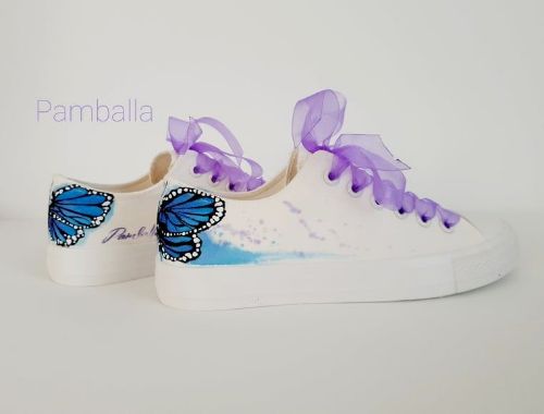 Снимка на Butterfly in Blue sneakers