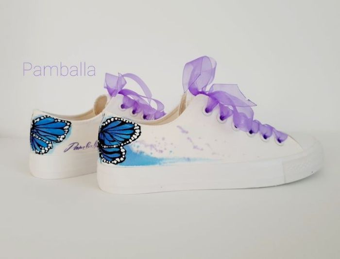 Снимка на Butterfly in Blue sneakers