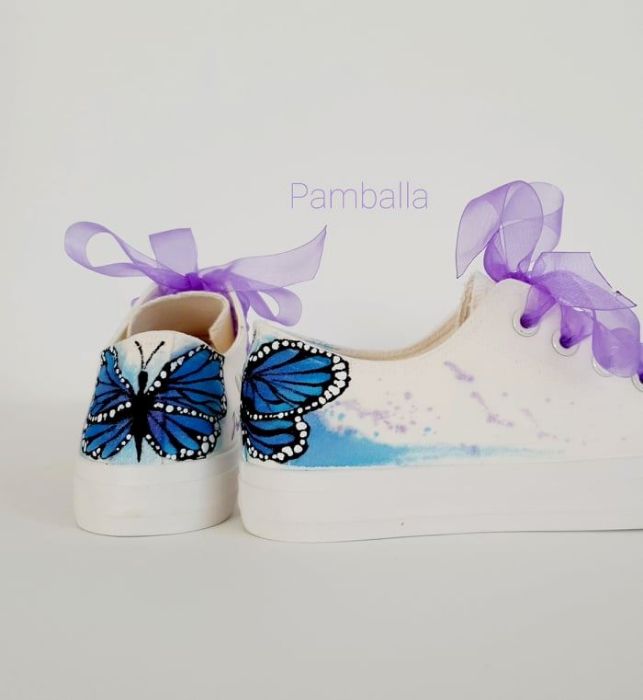 Снимка на Butterfly in Blue sneakers