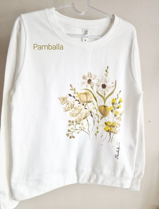 Снимка на Beige Flora Sweatshirt