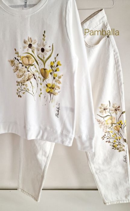 Снимка на Beige Flora Sweatshirt