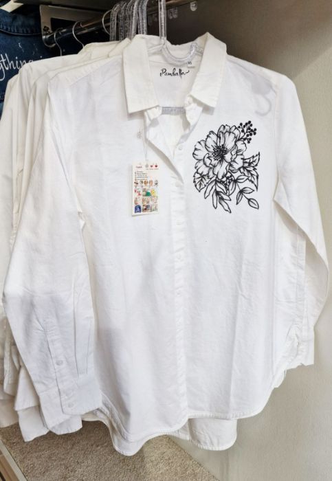 Снимка на Black Bloom Shirt | Ръчно рисувана риза „Черно цвете“ XS